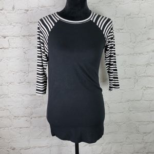 💐💐$5 sale💐💐Lularoe black & white tee size XXS